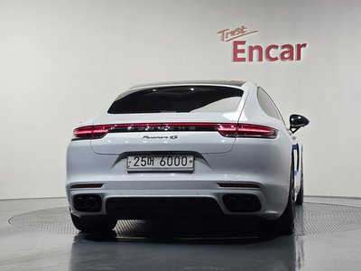 PORSCHE PANAMERA - 3