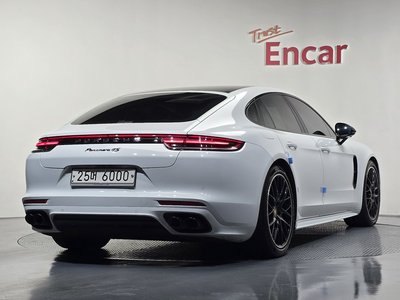 PORSCHE PANAMERA - 4