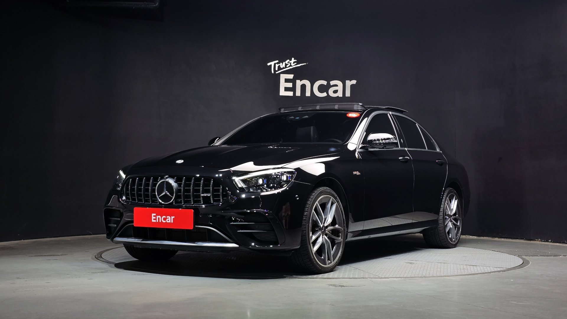 MERCEDES-BENZ E-CLASS - View 1