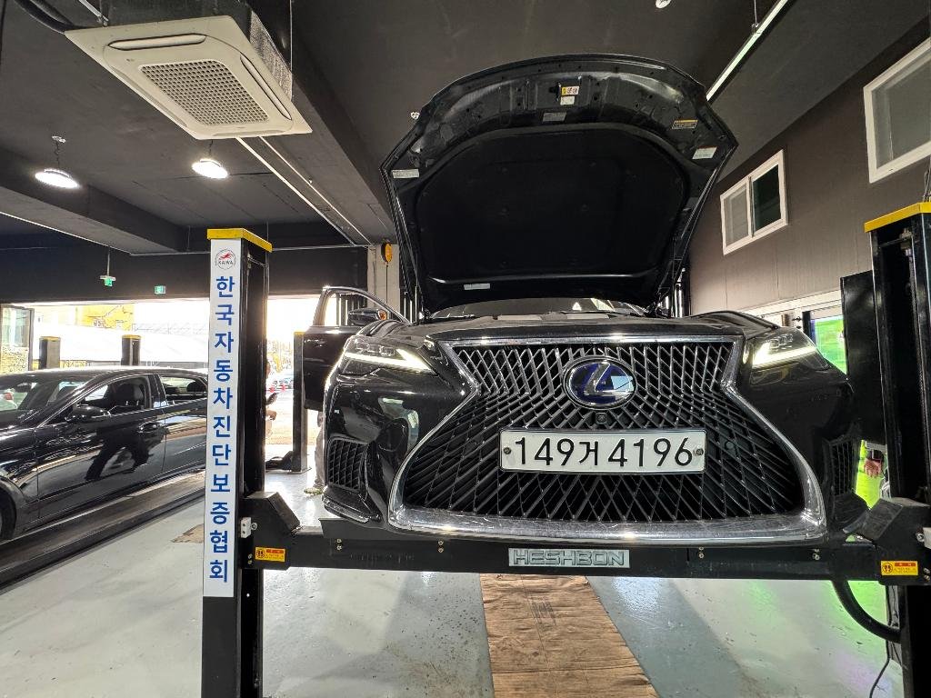 LEXUS LS - View 1