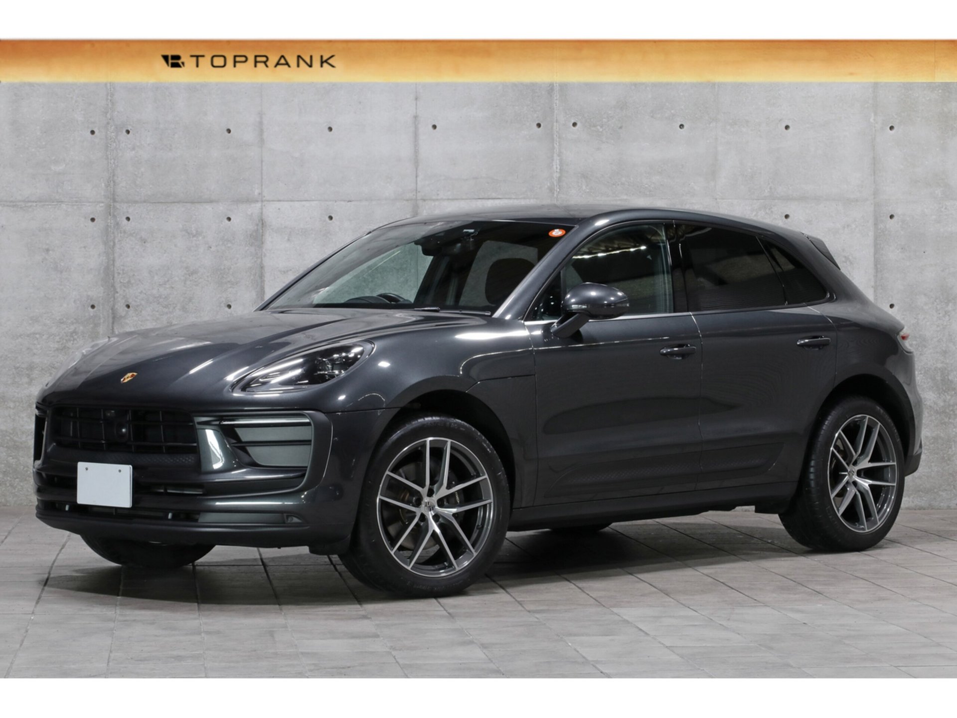 PORSCHE MACAN - View 1