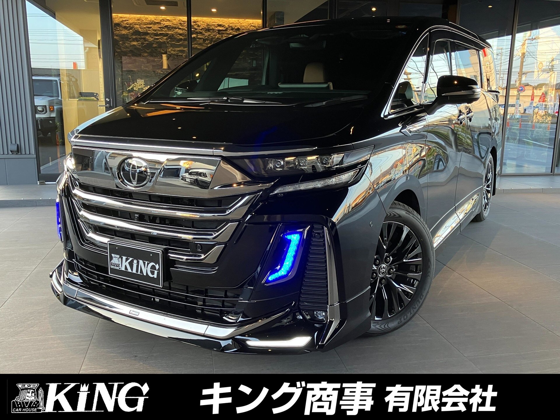 TOYOTA VELLFIRE - View 1