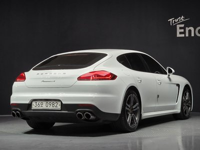 PORSCHE PANAMERA - 4
