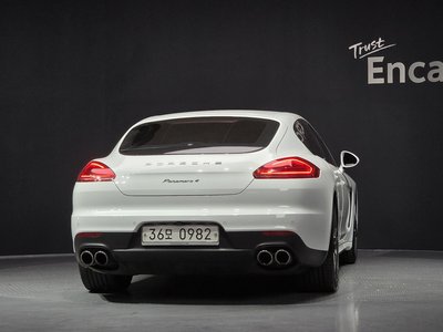 PORSCHE PANAMERA - 3