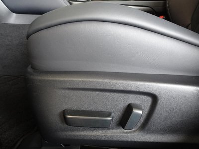 صورة مصغرة 17 لـ 2025 Lexus IS