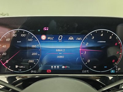 MERCEDES-BENZ E-CLASS - 8