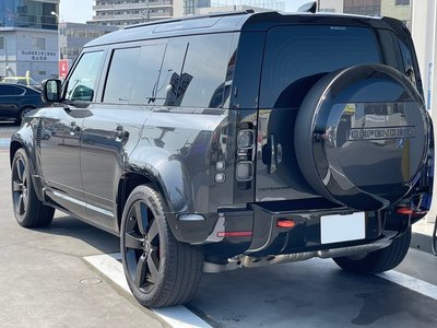 LAND ROVER DEFENDER - 10