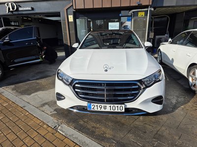 MERCEDES-BENZ E-CLASS - 1