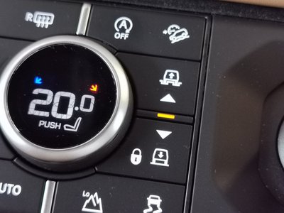 LAND ROVER DEFENDER - 8