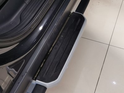 LAND ROVER DEFENDER - 6