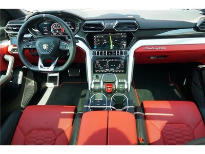 2020 Lamborghini URUS thumbnail 16