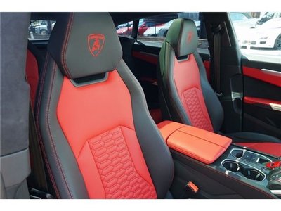 2020 Lamborghini URUS thumbnail 17