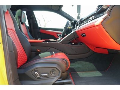 2020 Lamborghini URUS thumbnail 18