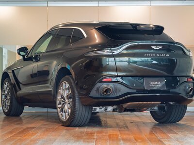 ASTON MARTIN DBX - 5