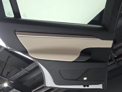 2023 Tesla MODEL X — миниатюра 15