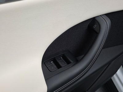 2023 Tesla MODEL X — миниатюра 31