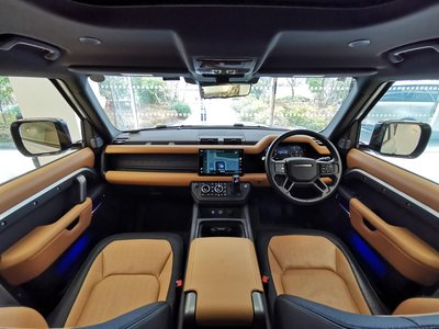 LAND ROVER DEFENDER - 4