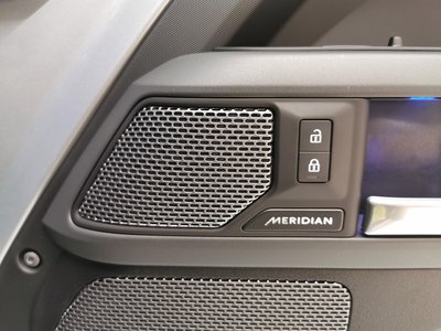 LAND ROVER DEFENDER - 10