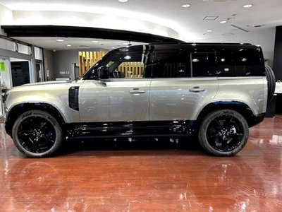 LAND ROVER DEFENDER - 4