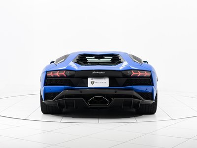 LAMBORGHINI AVENTADOR - 8