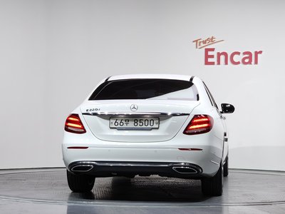 MERCEDES-BENZ E-CLASS - 4