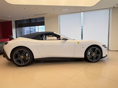 FERRARI ROMA SPIDER - 10