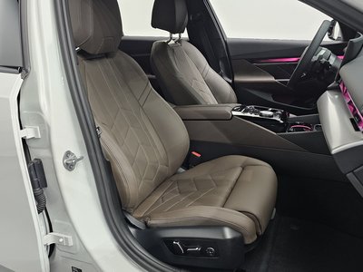 2025 BMW 5 SERIES 缩略图 16