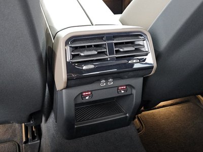 2025 BMW 5 SERIES 缩略图 29
