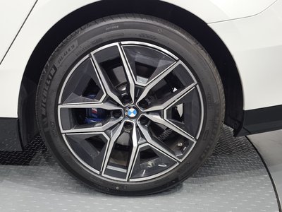 صورة 8 لـ 2025 BMW 5 SERIES