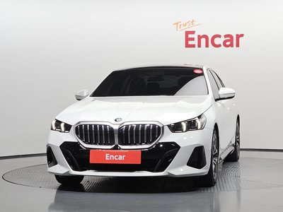 صورة 2 لـ 2025 BMW 5 SERIES