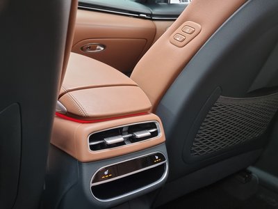 2021 Genesis GV70 — миниатюра 17