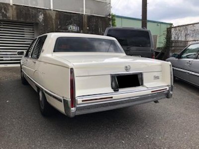 CADILLAC FLEETWOOD - 1