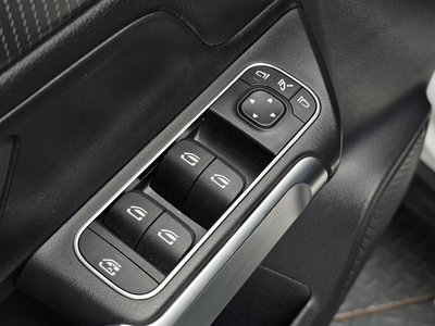 2022 Mercedes-BENZ GLB — миниатюра 30