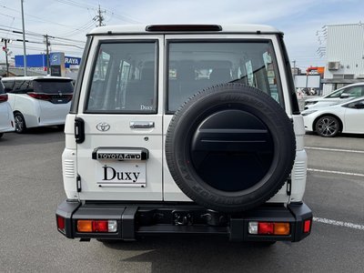TOYOTA LAND CRUISER 70 - 8