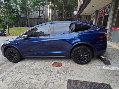 TESLA MODEL X - 3