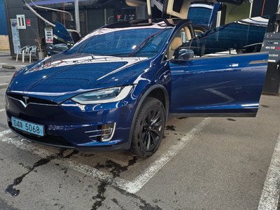 TESLA MODEL X - 1