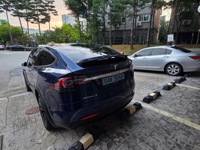 TESLA MODEL X - 5