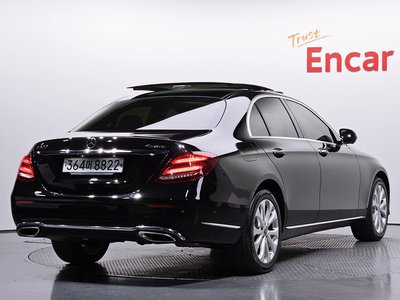 MERCEDES-BENZ E-CLASS - 3