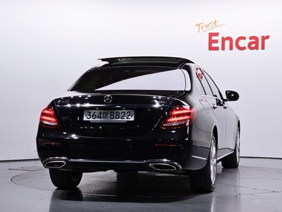 MERCEDES-BENZ E-CLASS - 4