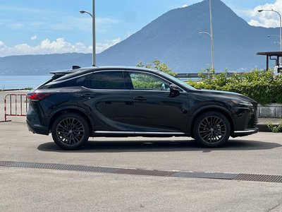 صورة 9 لـ 2023 Lexus RX