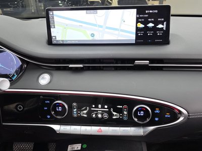 2022 Genesis GV70 — миниатюра 14