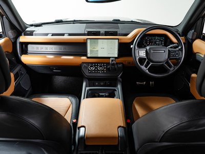 LAND ROVER DEFENDER - 2