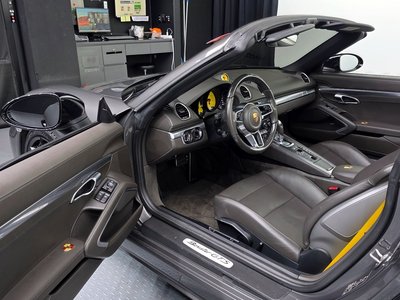 PORSCHE 718 BOXSTER - 10