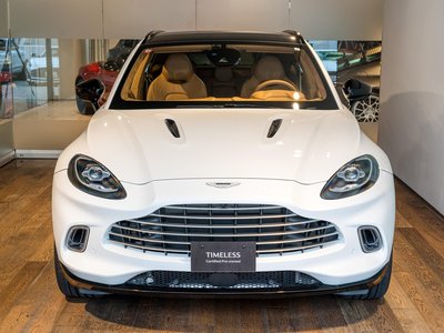ASTON MARTIN DBX - 10