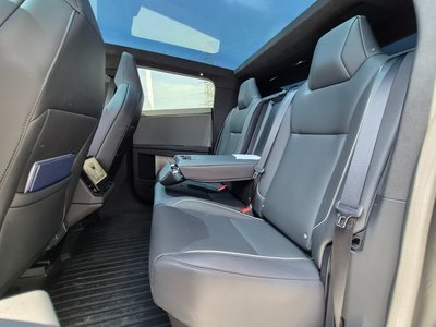 صورة 10 لـ 2025 Tesla CYBERTRUCK