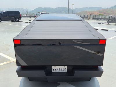 صورة 3 لـ 2025 Tesla CYBERTRUCK
