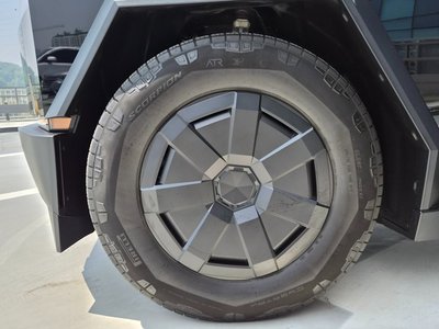 صورة 6 لـ 2025 Tesla CYBERTRUCK