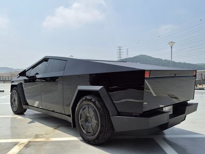صورة 5 لـ 2025 Tesla CYBERTRUCK