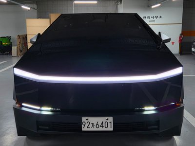 2025 Tesla CYBERTRUCK — миниатюра 17