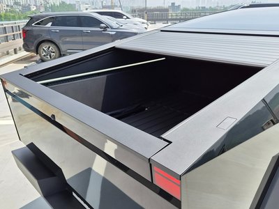 2025 Tesla CYBERTRUCK — миниатюра 16